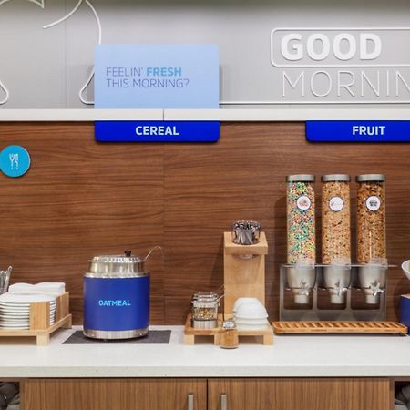 Holiday Inn Express & Suites Clinton By Ihg Εξωτερικό φωτογραφία