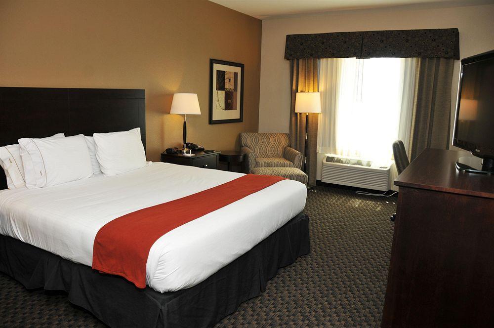 Holiday Inn Express & Suites Clinton By Ihg Δωμάτιο φωτογραφία
