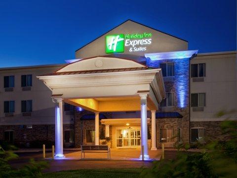 Holiday Inn Express & Suites Clinton By Ihg Εξωτερικό φωτογραφία