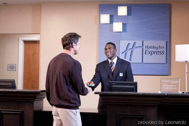 Holiday Inn Express & Suites Clinton By Ihg Εξωτερικό φωτογραφία